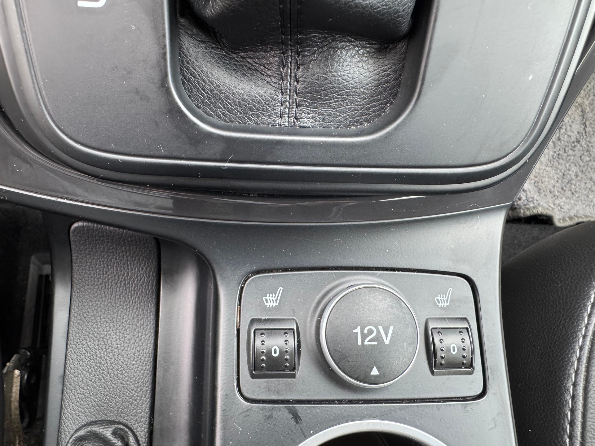 FORD Kuga 2.0 TDCi Titanium S 4WD PowerShift-image-9