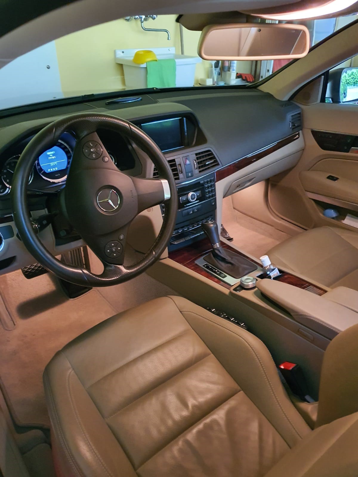 MERCEDES-BENZ E 350 CGI BlueEfficiency 7G-Tronic-image-2