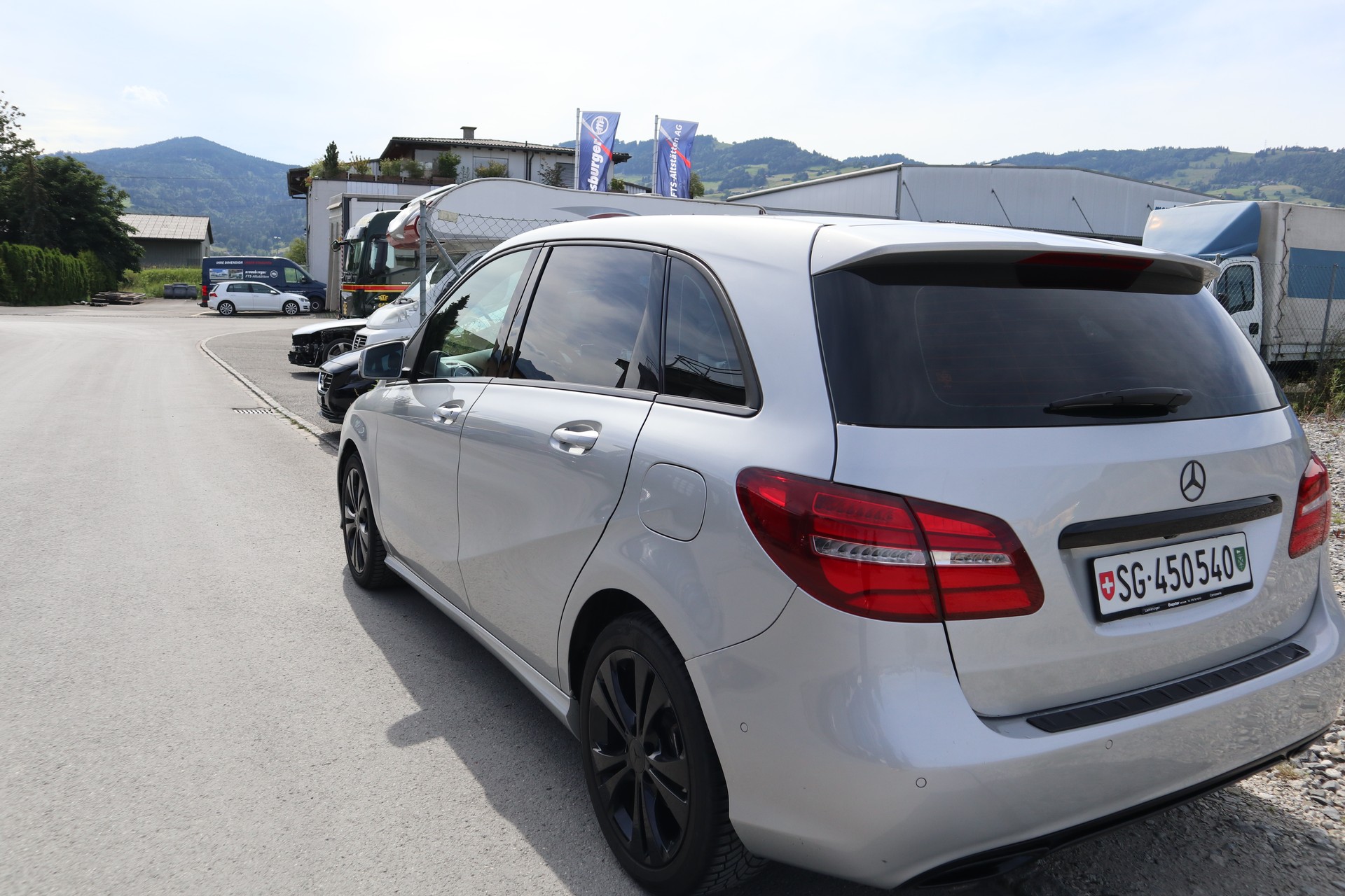 MERCEDES-BENZ B 180d-image-10
