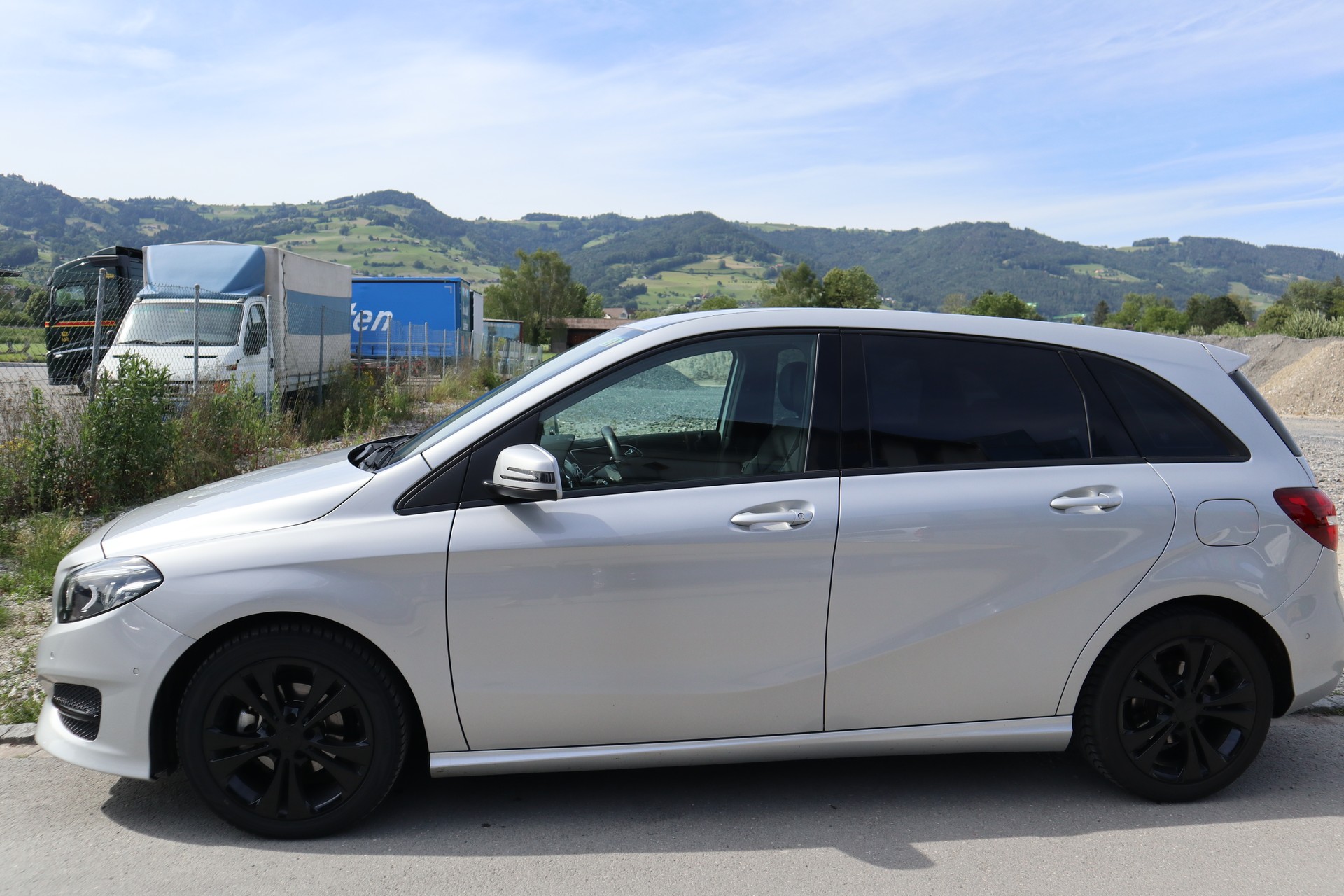 MERCEDES-BENZ B 180d-image-9