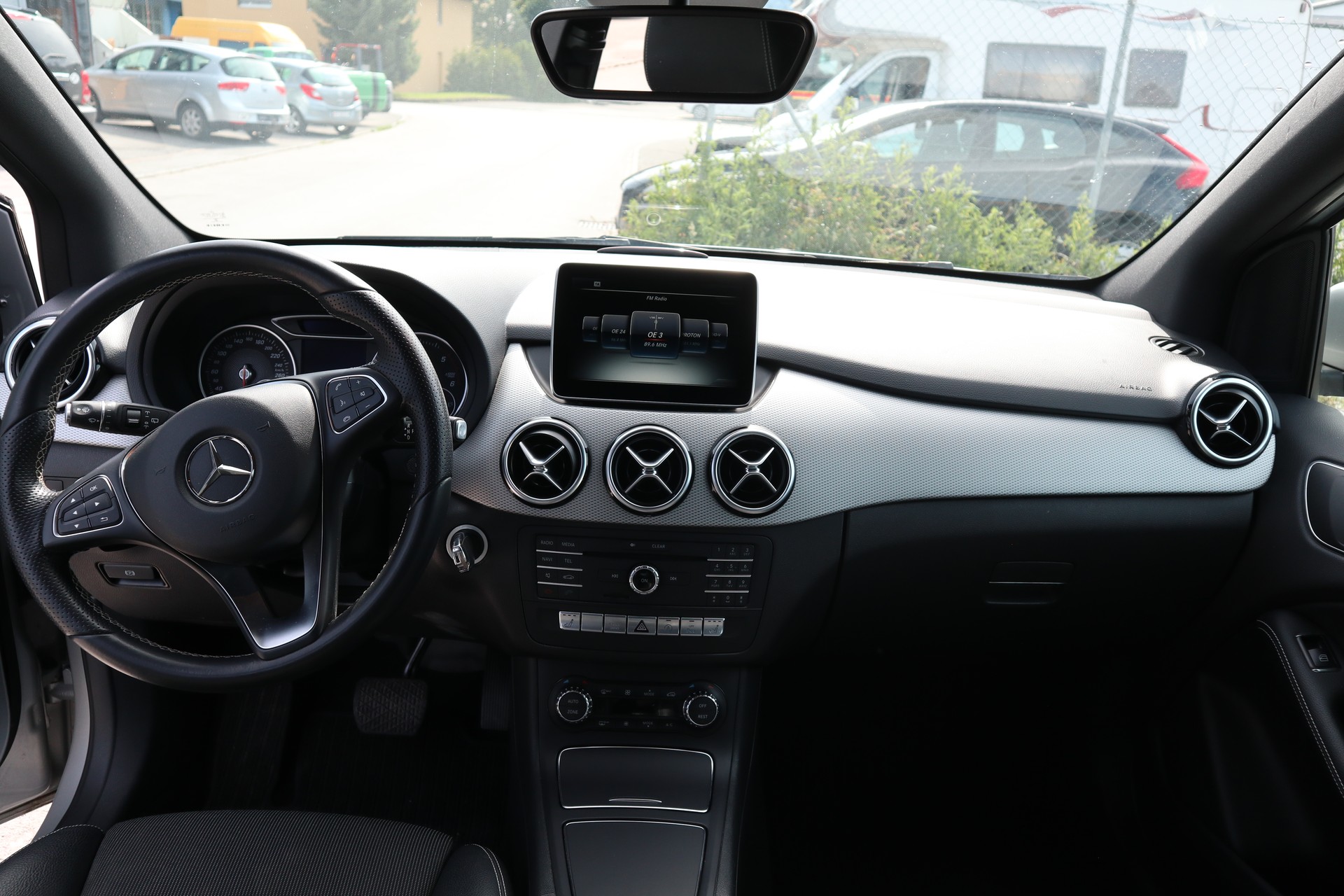 MERCEDES-BENZ B 180d-image-5