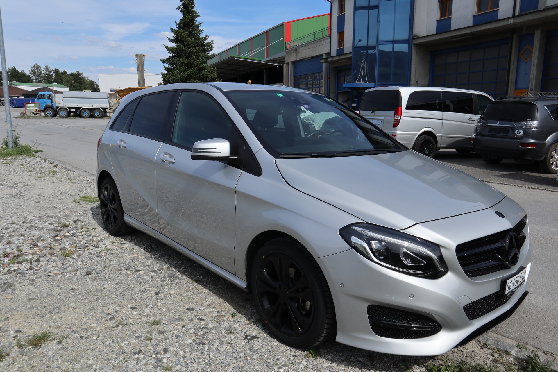 MERCEDES-BENZ B 180d-image-13