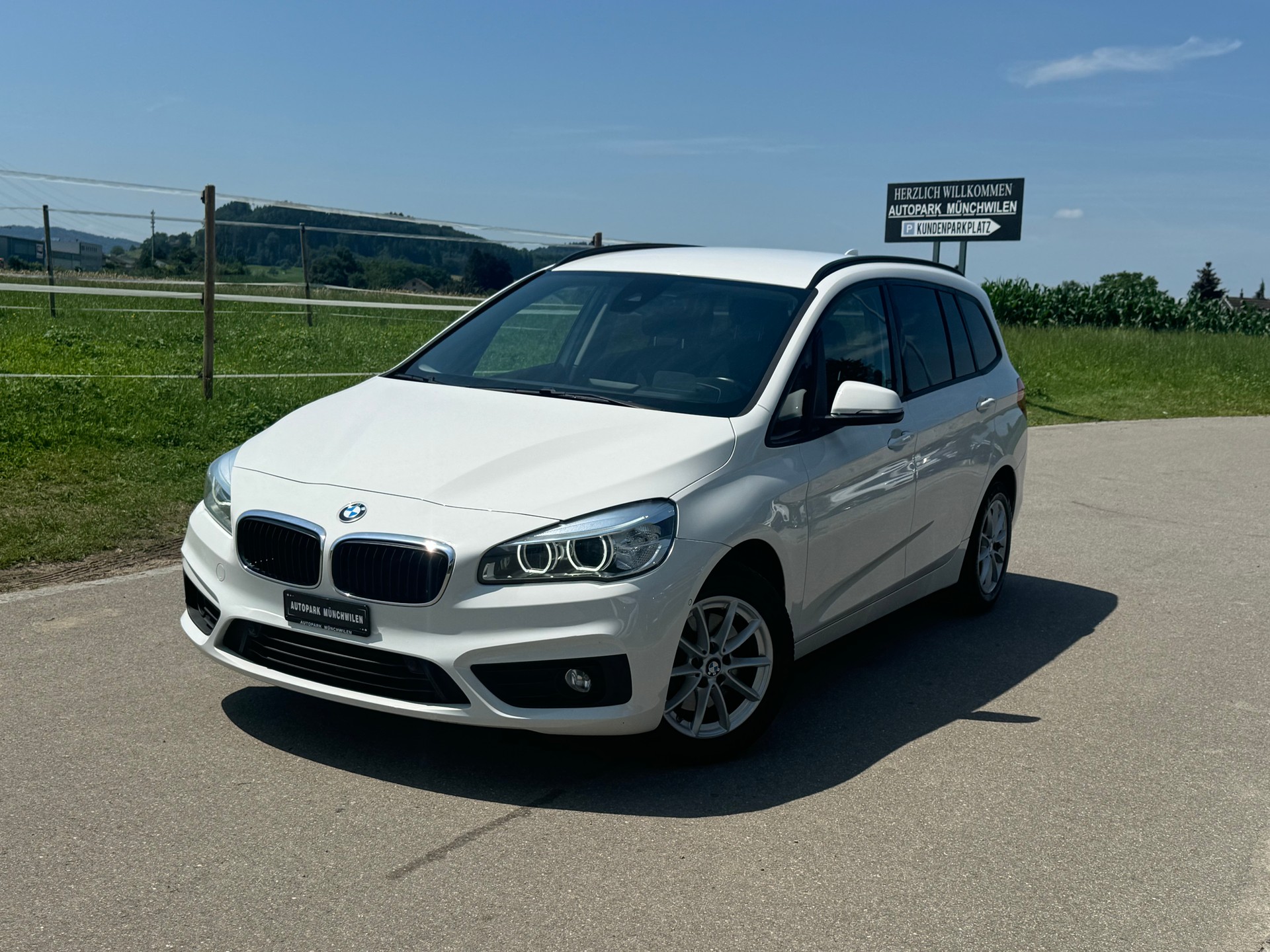 BMW 218d Gran Tourer Luxury Line Steptronic-image-0