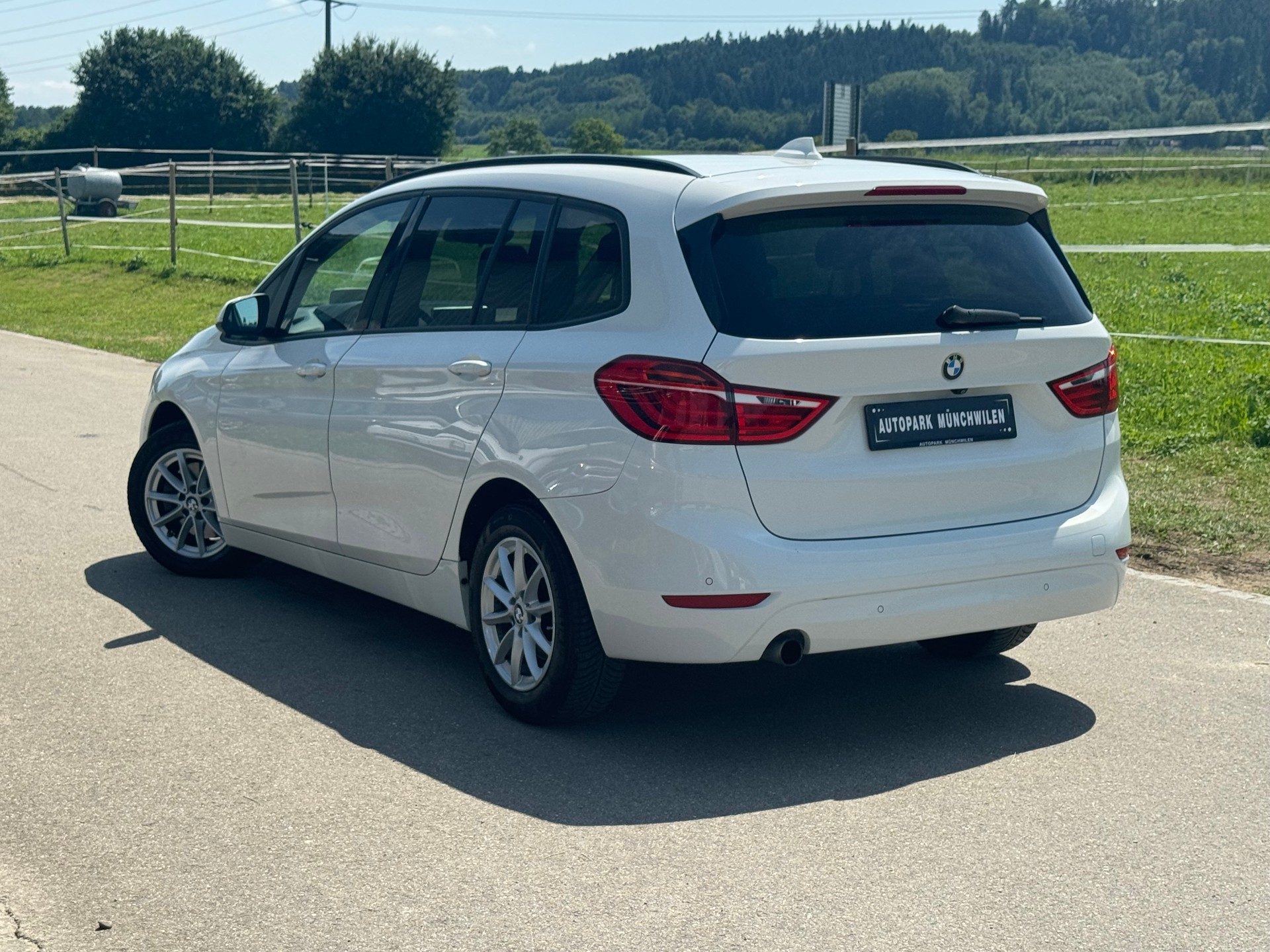 BMW 218d Gran Tourer Luxury Line Steptronic-image-3
