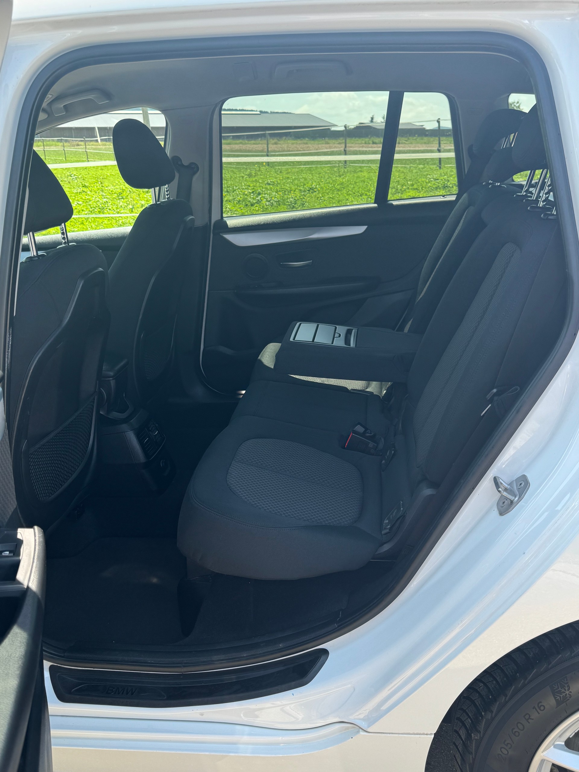BMW 218d Gran Tourer Luxury Line Steptronic-image-9