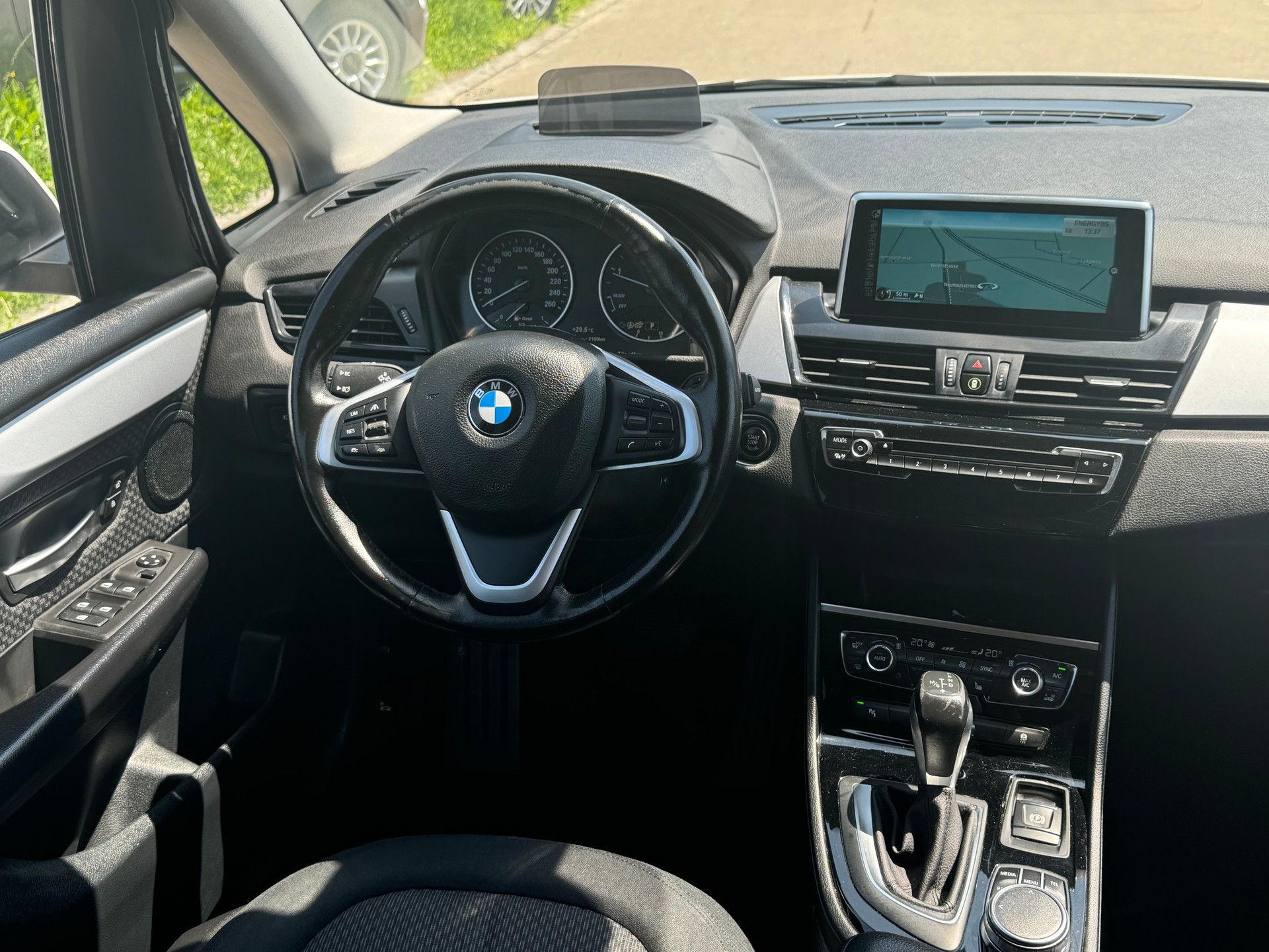 BMW 218d Gran Tourer Luxury Line Steptronic-image-8