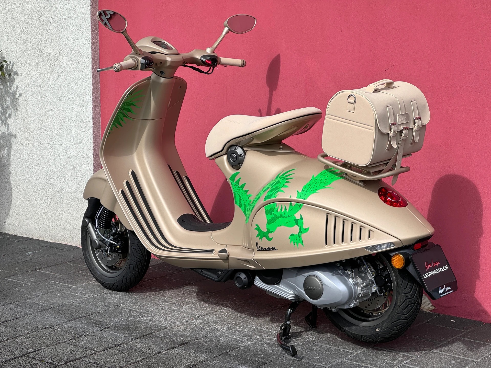 PIAGGIO Vespa 946 125 Dragon-showroom-element-3