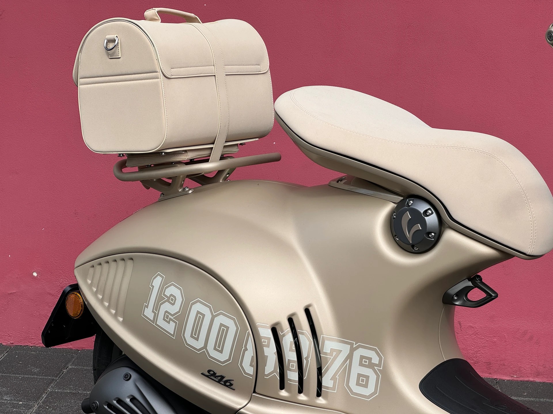 PIAGGIO Vespa 946 125 Dragon-showroom-element-1