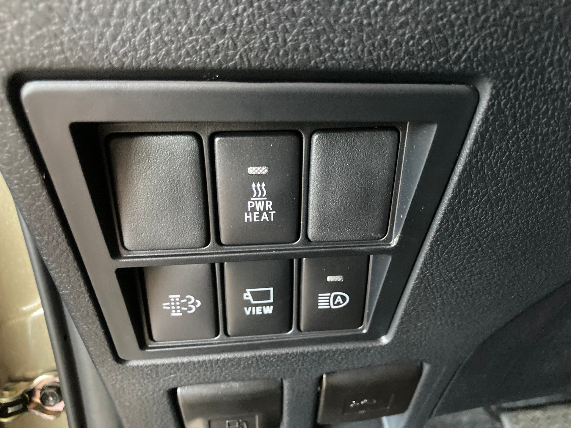 TOYOTA Hilux 2.8D-4D Invincible Extra Cab 4x4 A-image-10