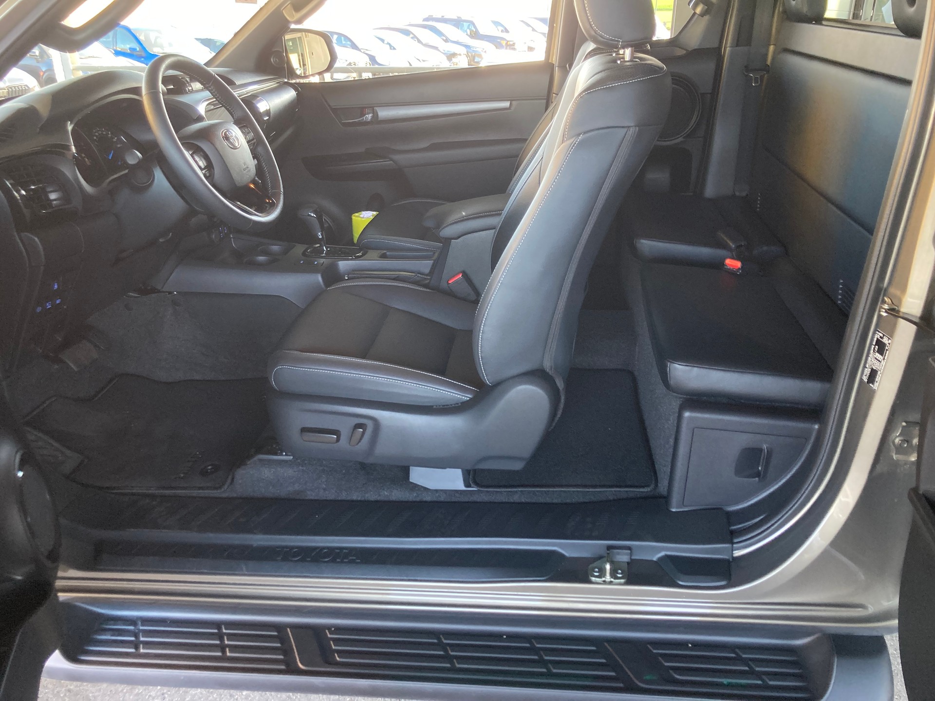 TOYOTA Hilux 2.8D-4D Invincible Extra Cab 4x4 A-image-12
