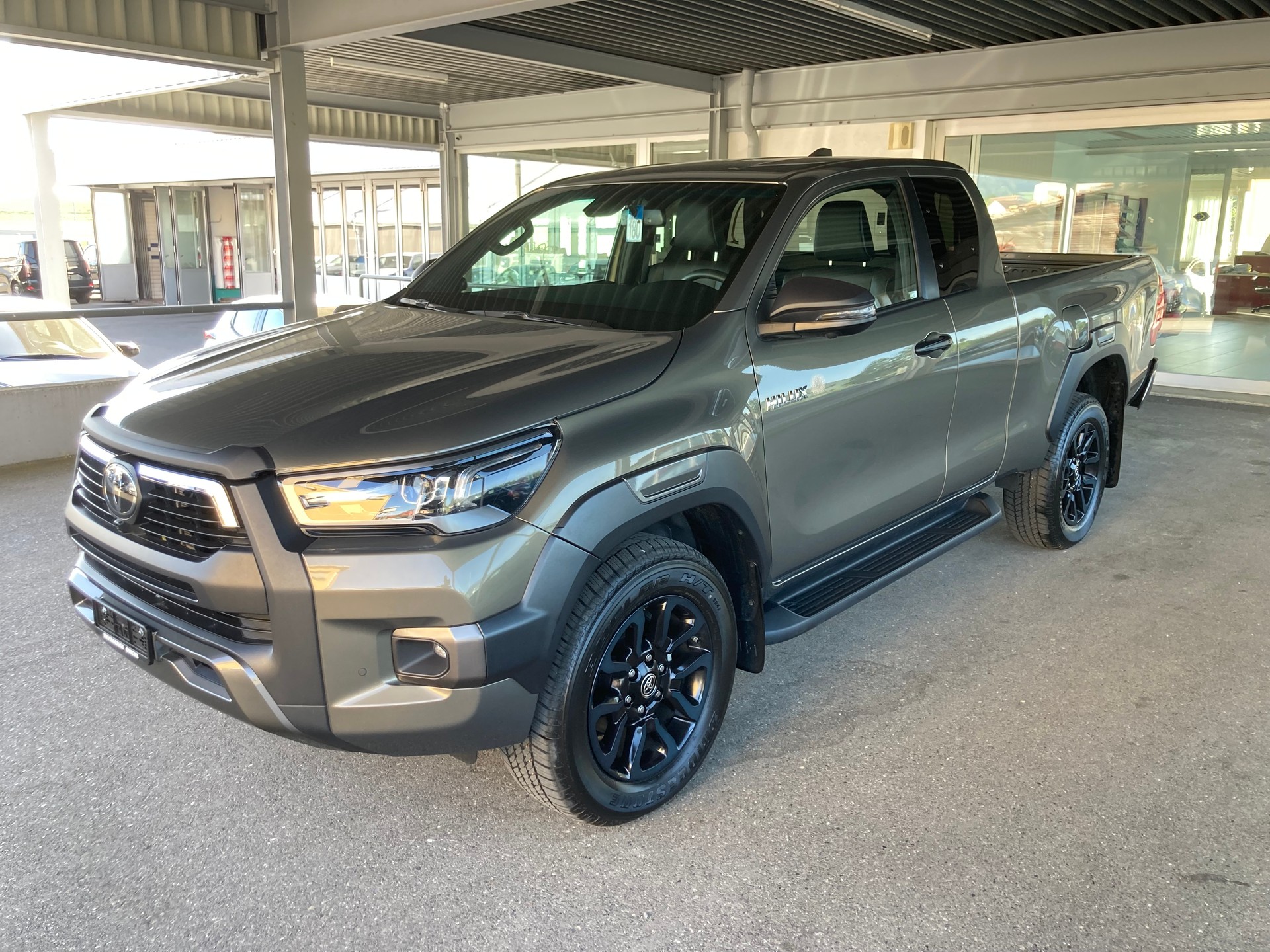 TOYOTA Hilux 2.8D-4D Invincible Extra Cab 4x4 A-image-0