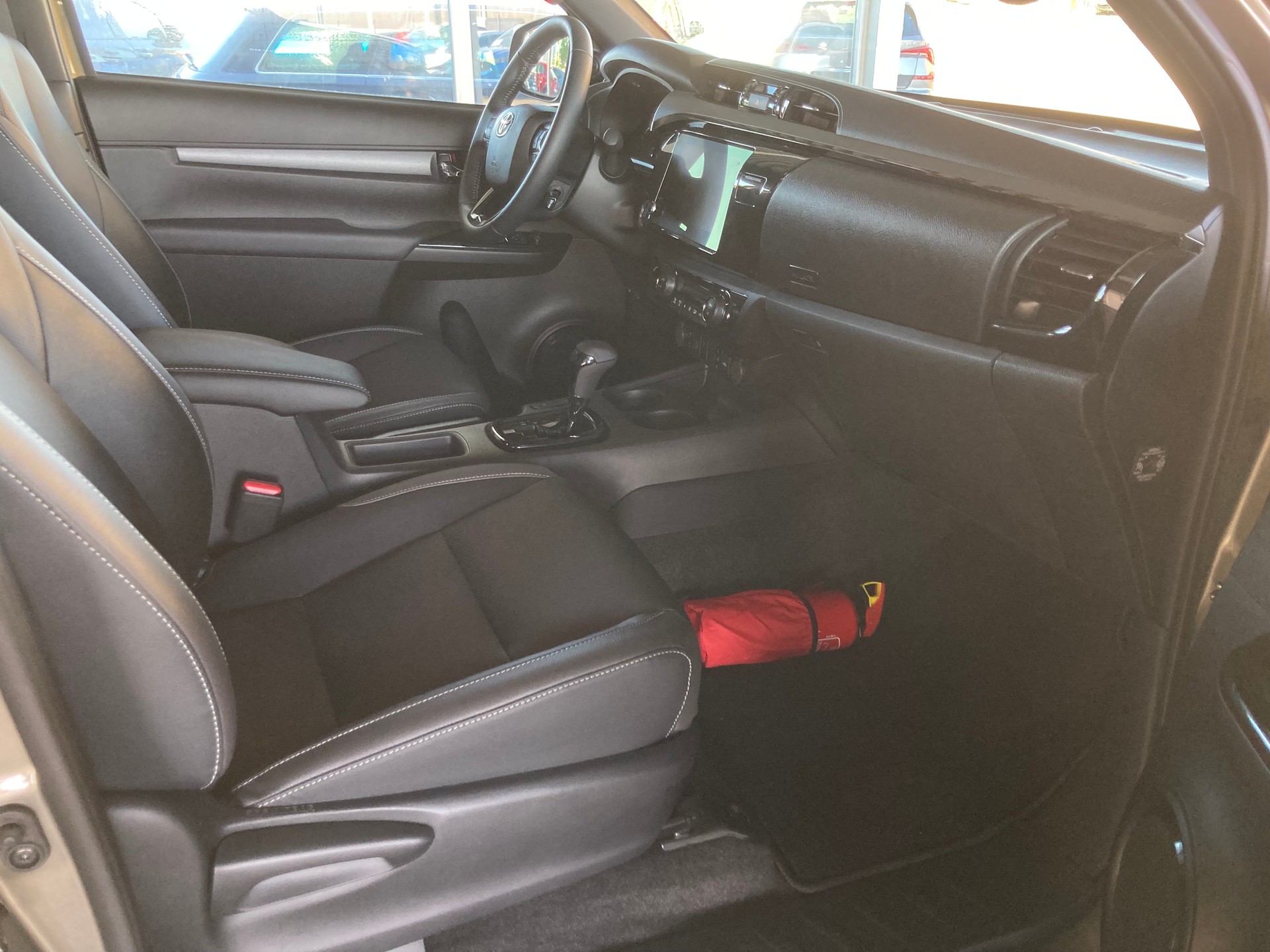 TOYOTA Hilux 2.8D-4D Invincible Extra Cab 4x4 A-image-14
