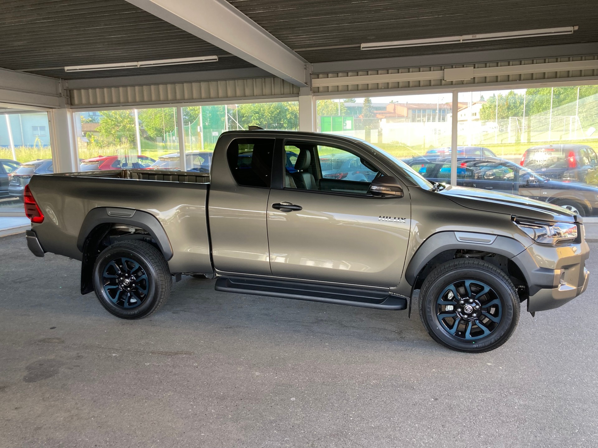 TOYOTA Hilux 2.8D-4D Invincible Extra Cab 4x4 A-image-3