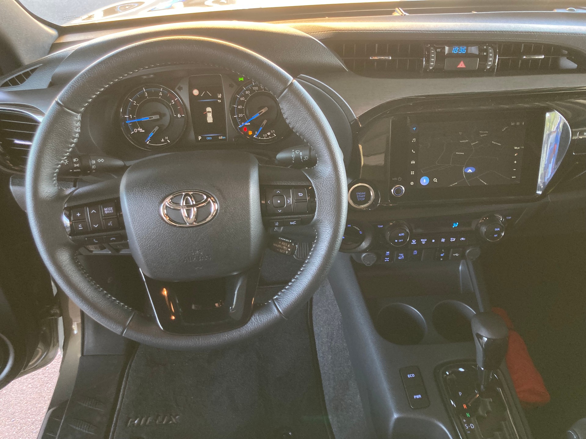 TOYOTA Hilux 2.8D-4D Invincible Extra Cab 4x4 A-image-8