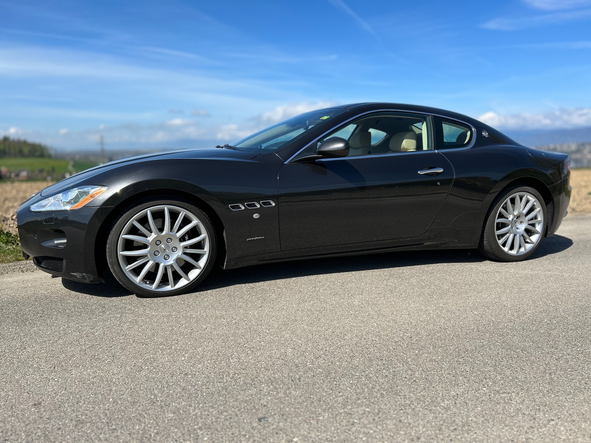MASERATI GranTurismo S Automatica, gepflegtes Fahrzeug von Privat-image-0