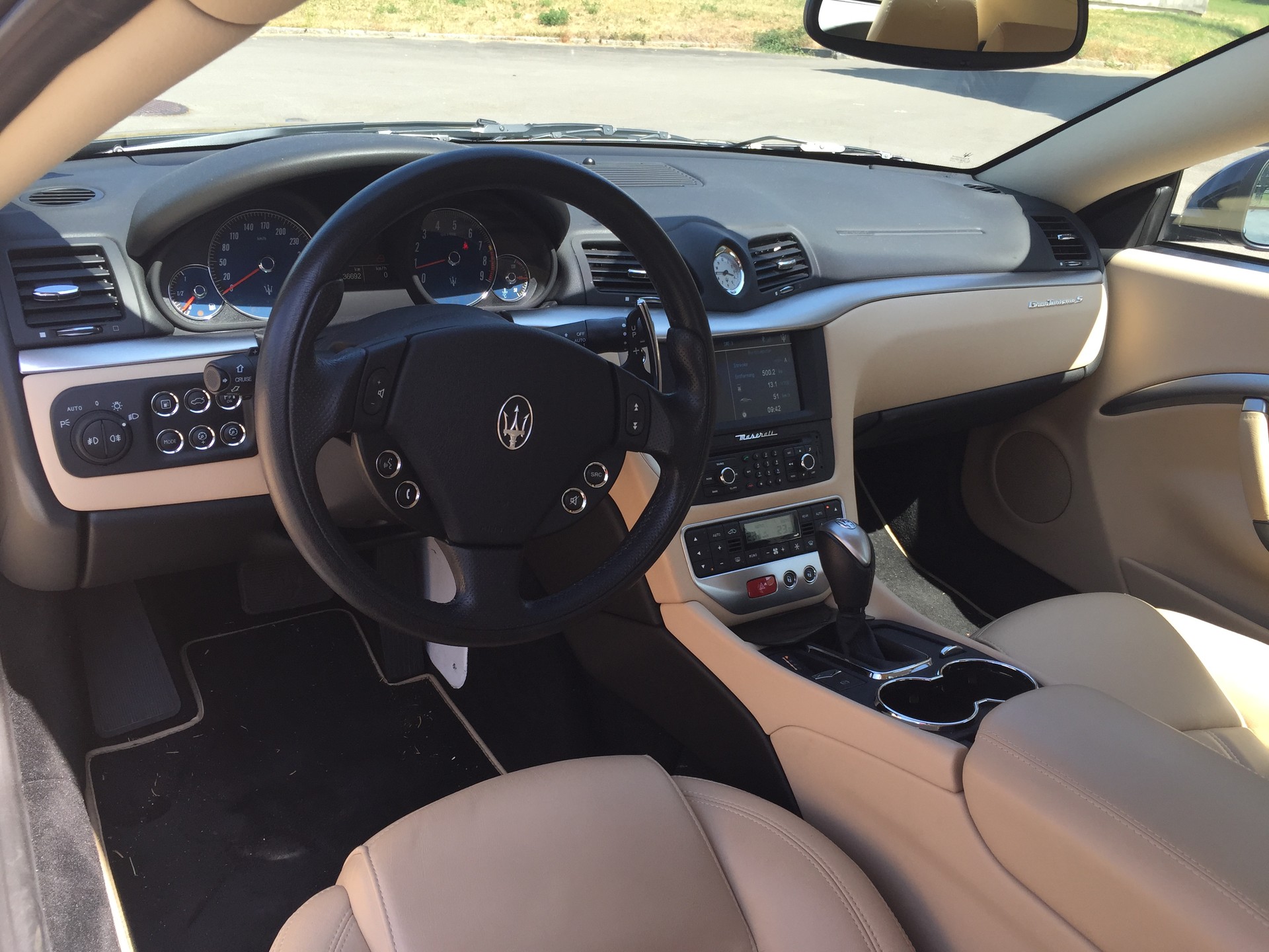MASERATI GranTurismo S Automatica, gepflegtes Fahrzeug von Privat-image-5