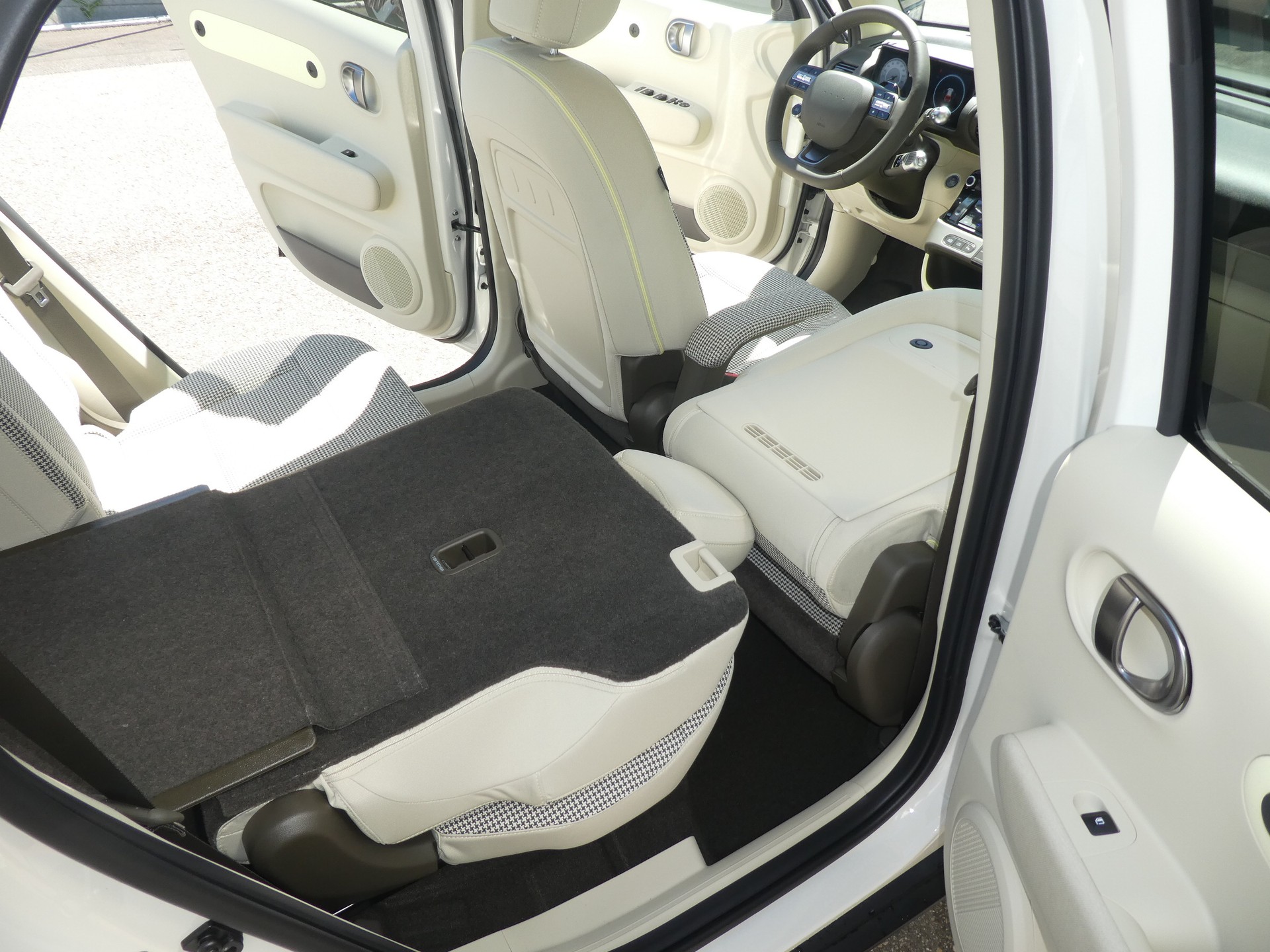 HYUNDAI Inster 49kWh Amplia Wärmepumpe-image-15
