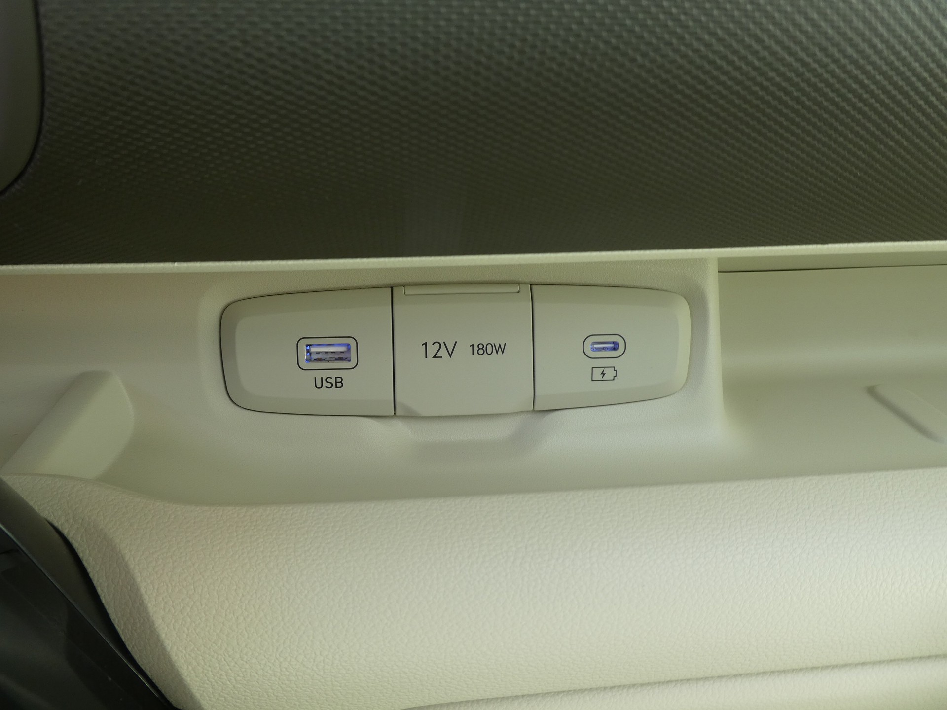 HYUNDAI Inster 49kWh Amplia Wärmepumpe-image-11
