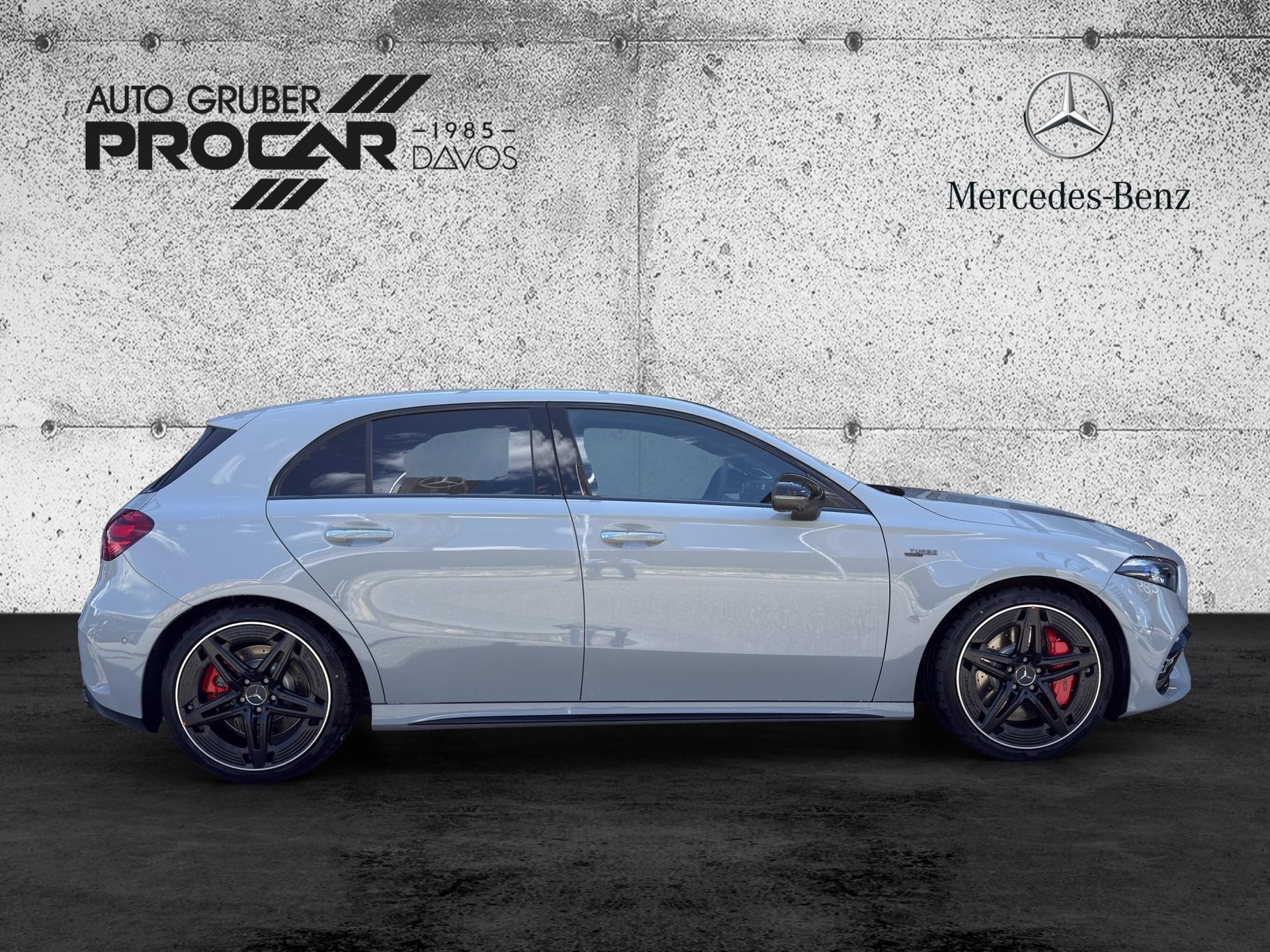 MERCEDES-BENZ A 45 S AMG 4matic+-showroom-element-1