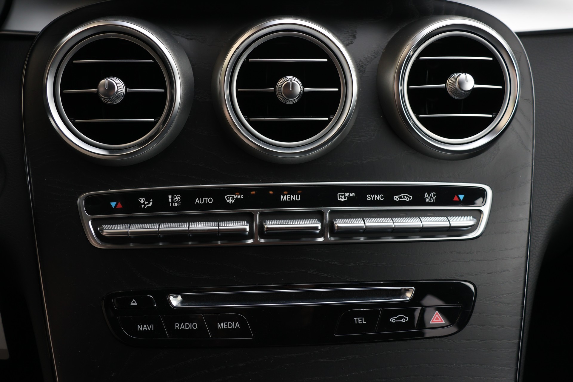 MERCEDES-BENZ C 300 AMG Line 7G-Tronic-image-22