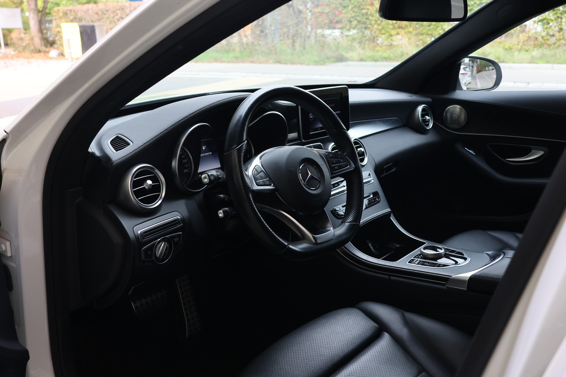 MERCEDES-BENZ C 300 AMG Line 7G-Tronic-image-13