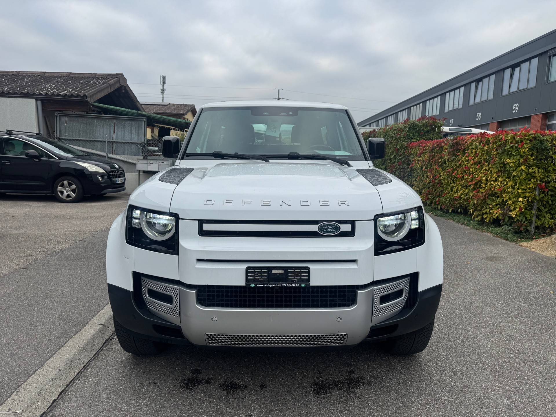 LAND ROVER Defender 90 3.0D I6 200 S AT8-image-1