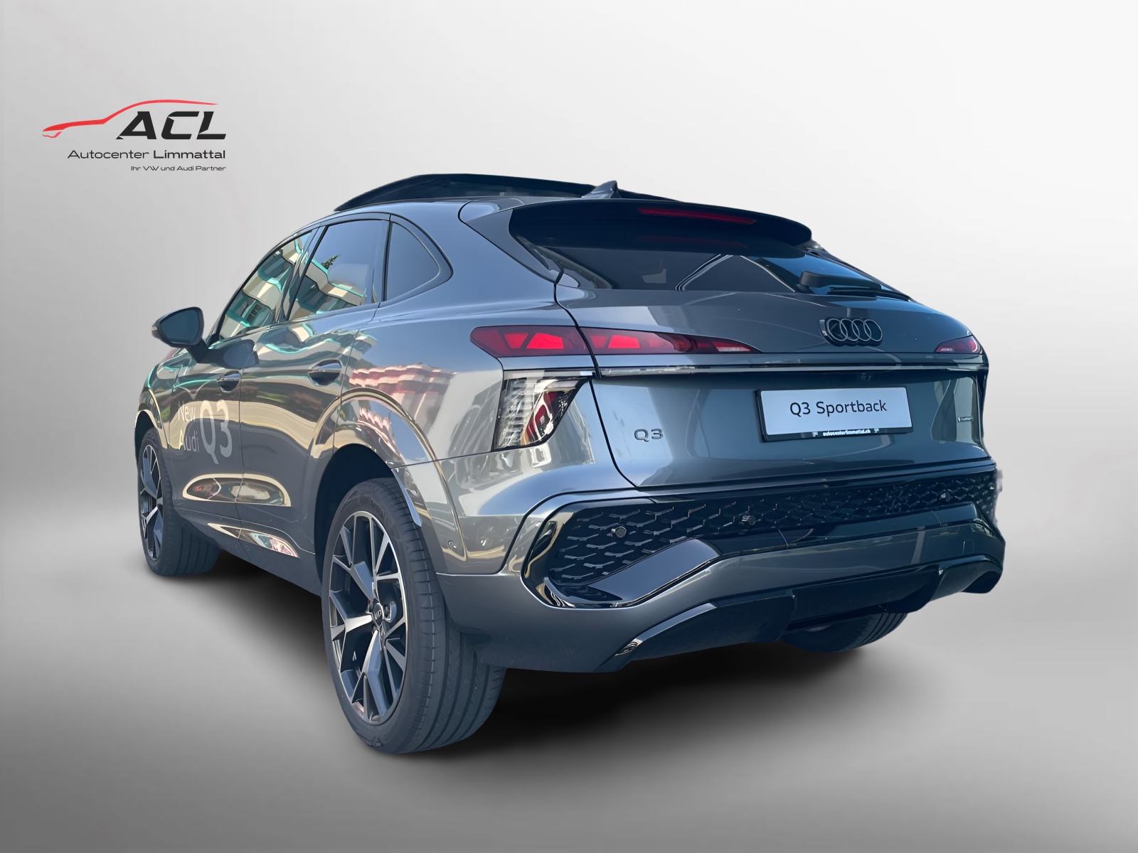 AUDI Q3 Sportback TFSI quattro 195 kW S tronic-image-8