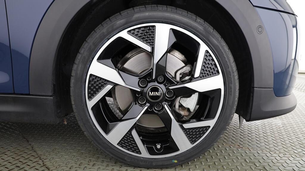MINI Cooper S Cabrio-image-7