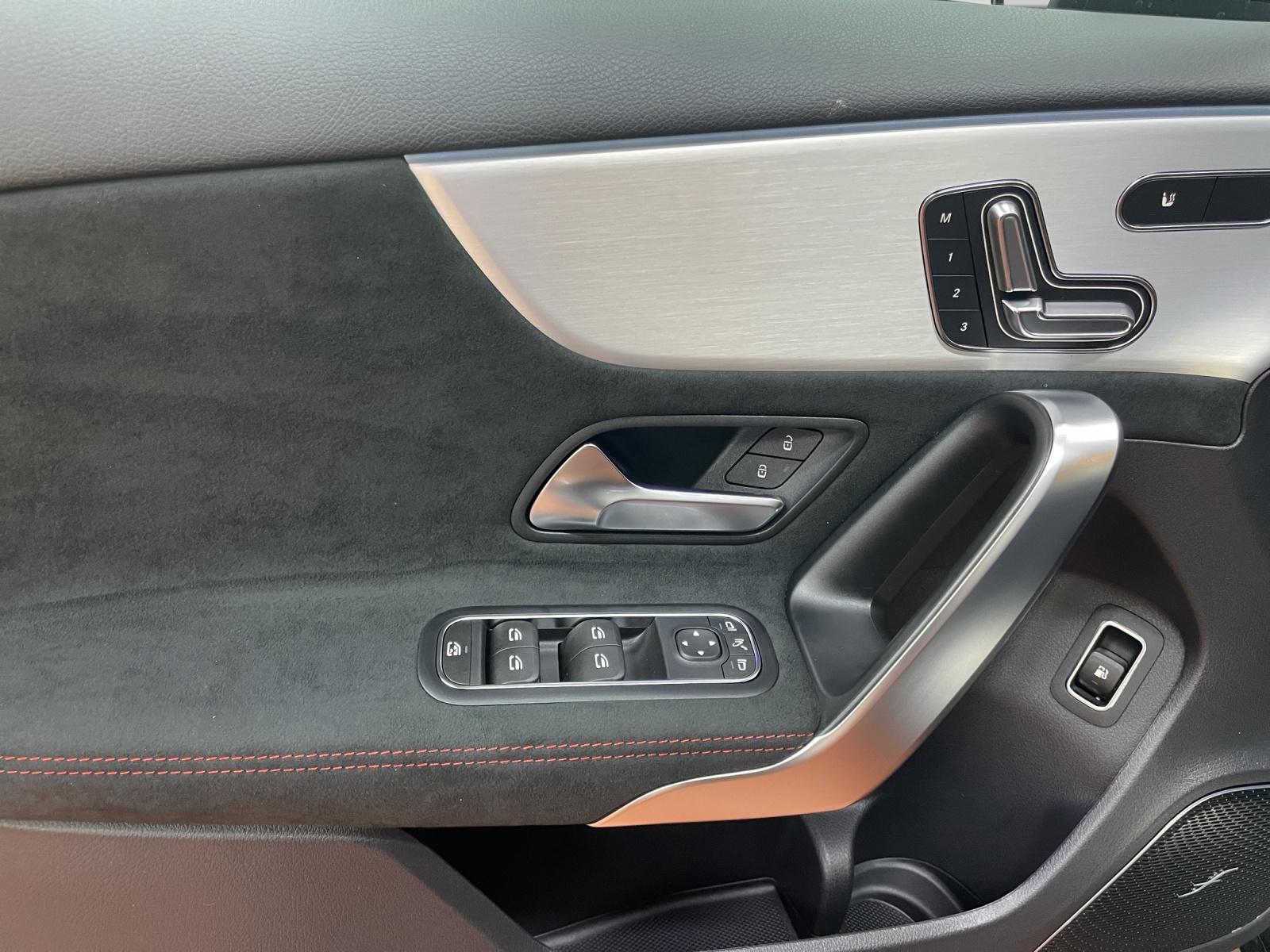 MERCEDES-BENZ A 250 e EQ Star AMG Line-image-6