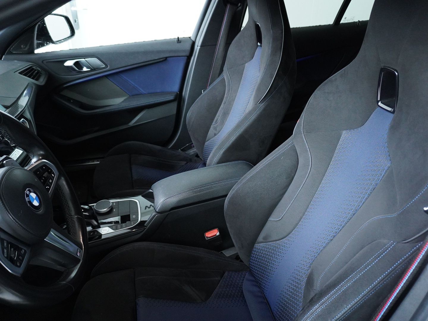 BMW M135i xDrive Steptronic-image-3