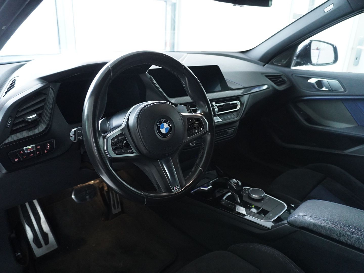 BMW M135i xDrive Steptronic-image-2