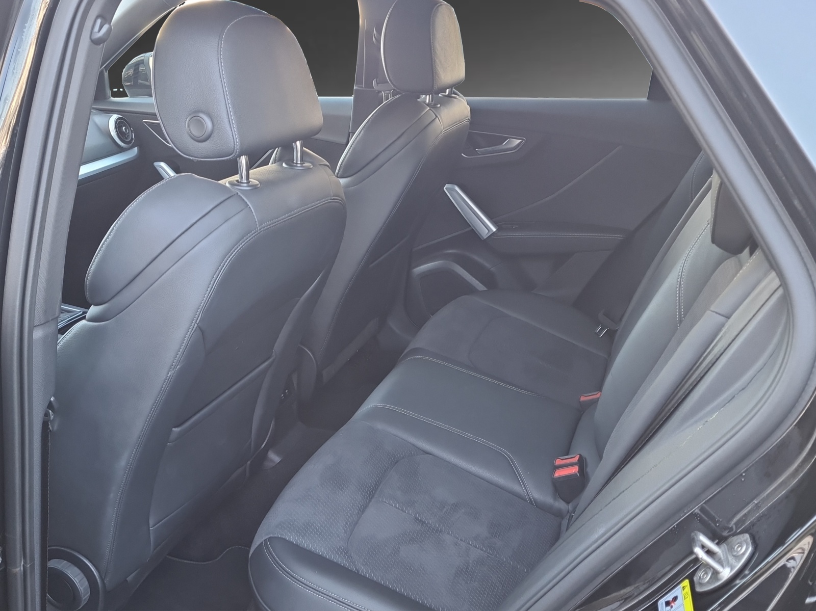 AUDI Q2 40 TFSI S line quattro S-tronic-image-6