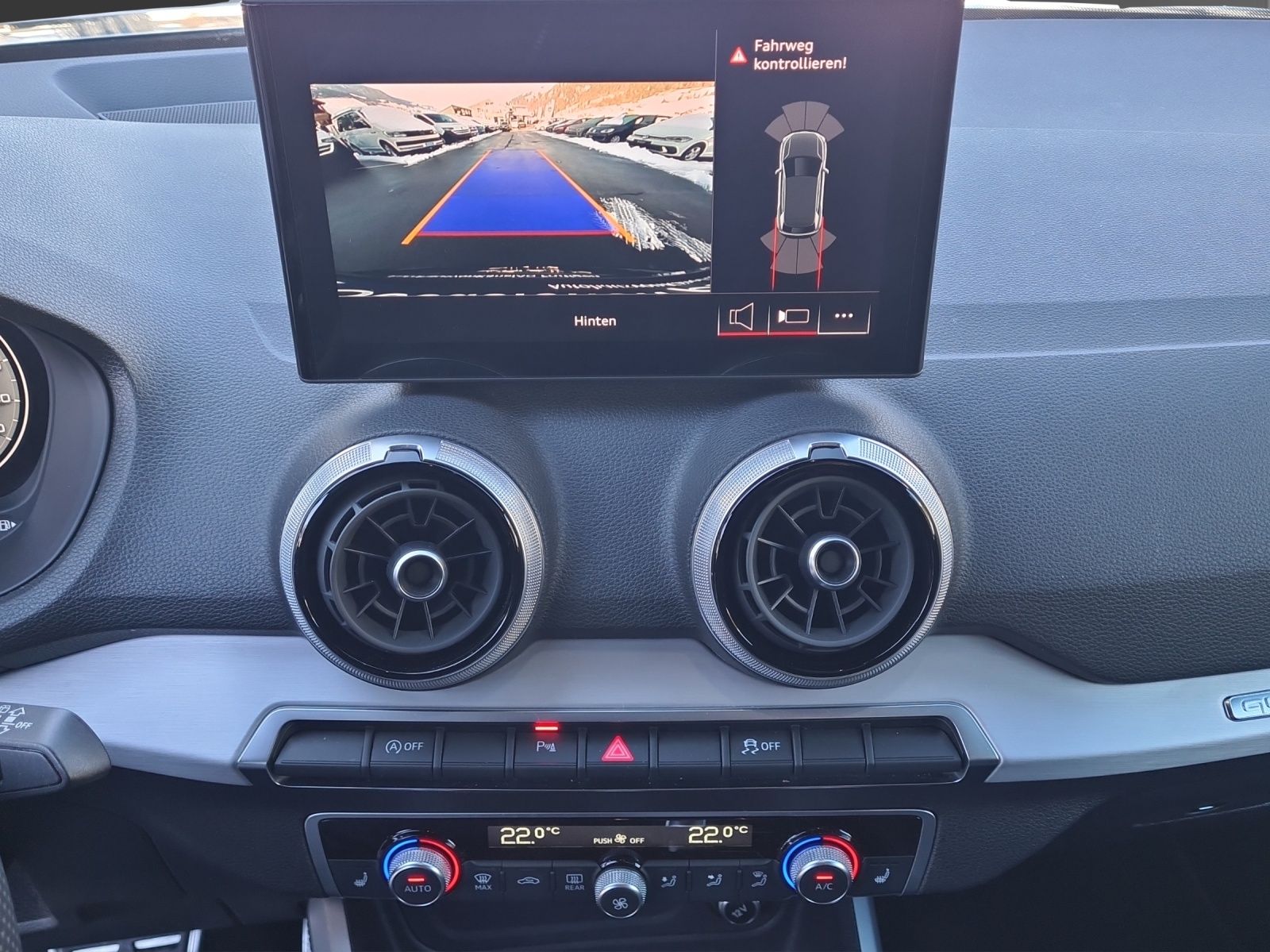 AUDI Q2 40 TFSI S line quattro S-tronic-image-10
