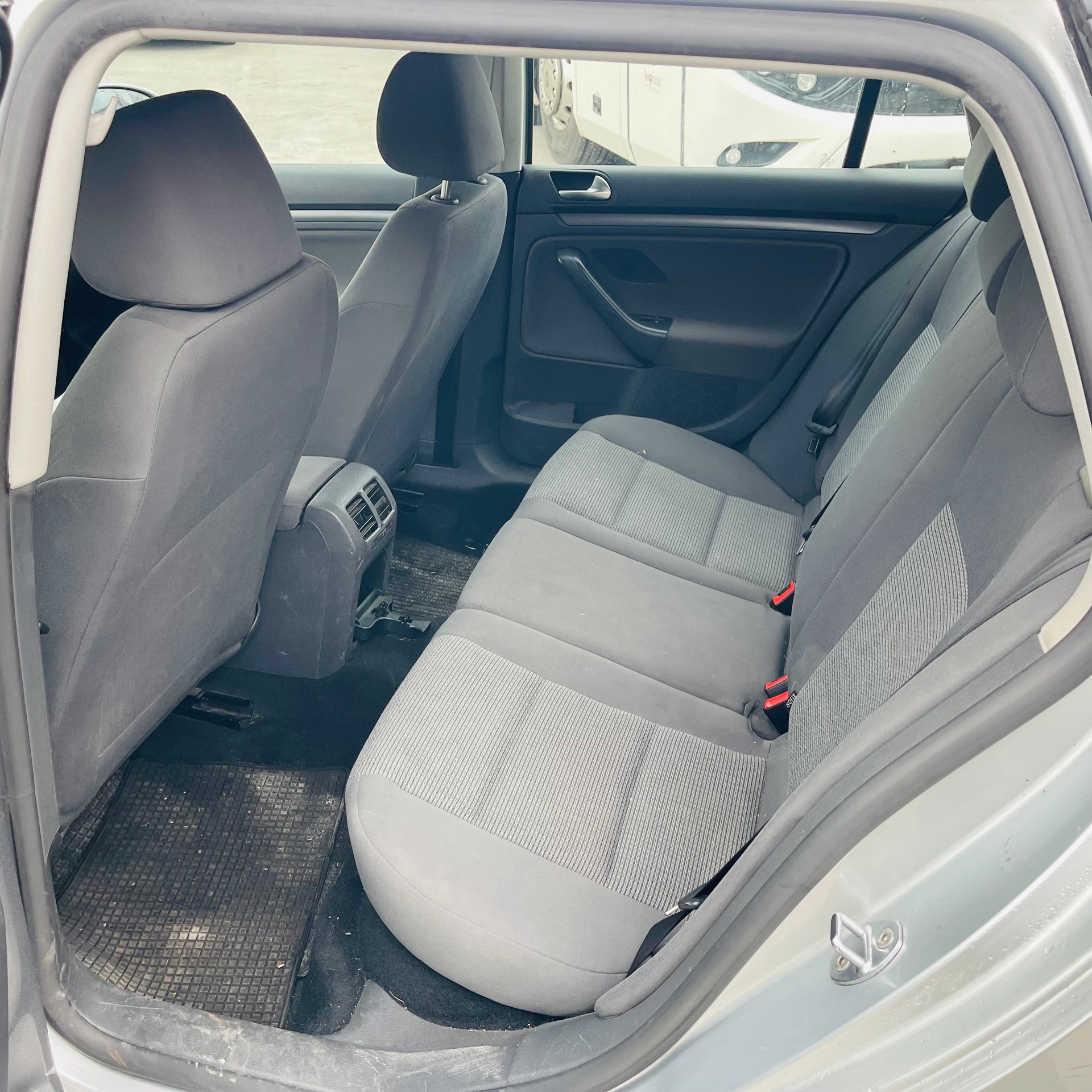 VW Golf Variant 1.9 TDI Comfortline 4Motion-image-9