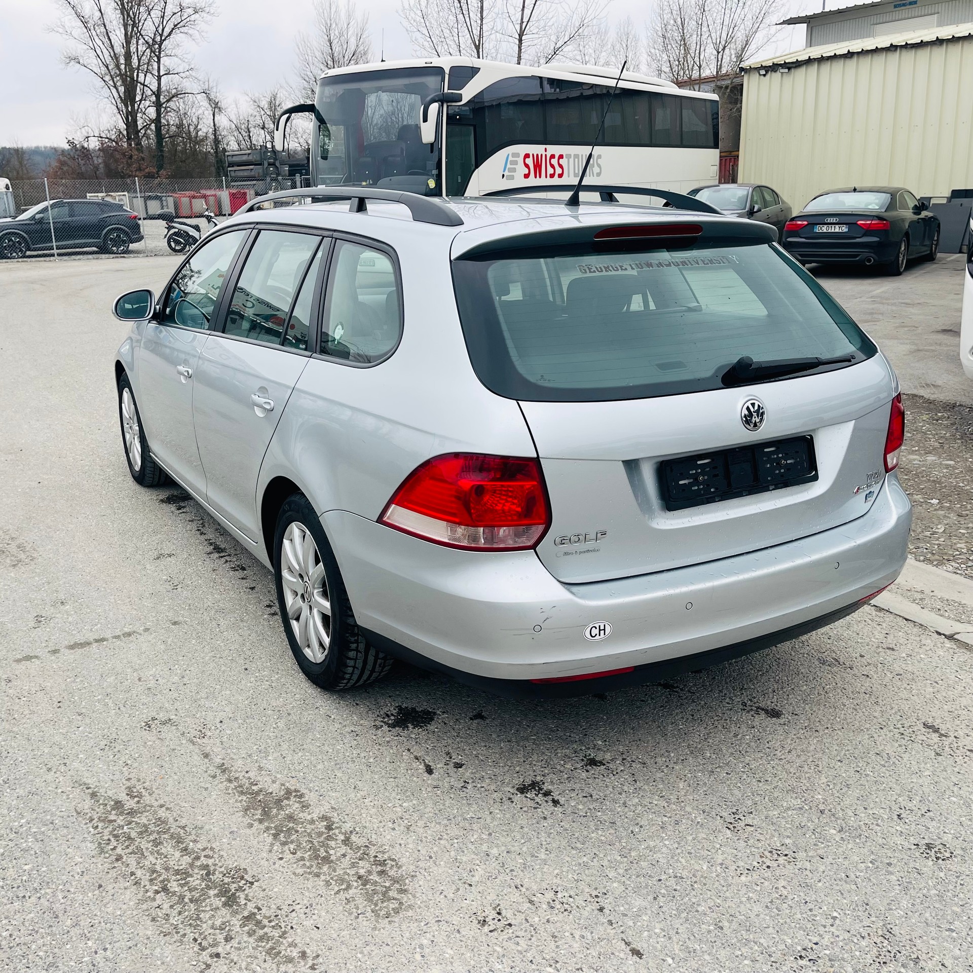 VW Golf Variant 1.9 TDI Comfortline 4Motion-image-4