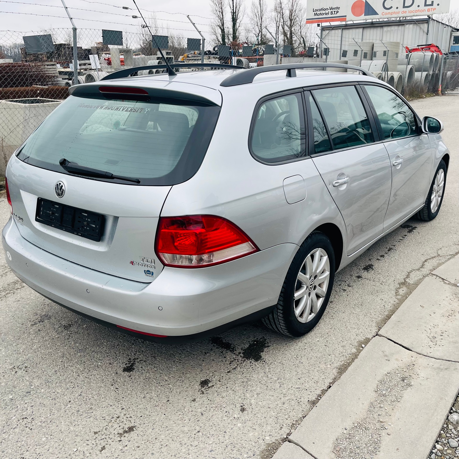 VW Golf Variant 1.9 TDI Comfortline 4Motion-image-3