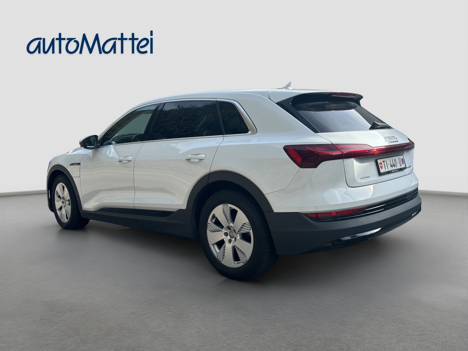 AUDI e-tron 55 quattro-showroom-element-1