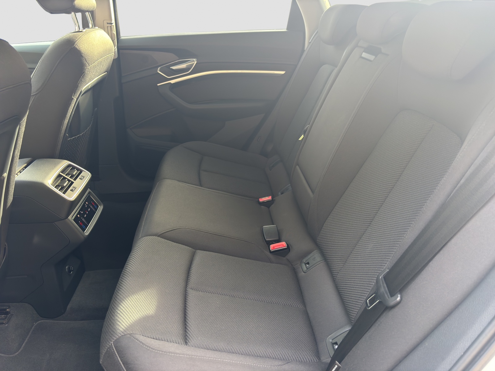AUDI e-tron 55 quattro-image-6