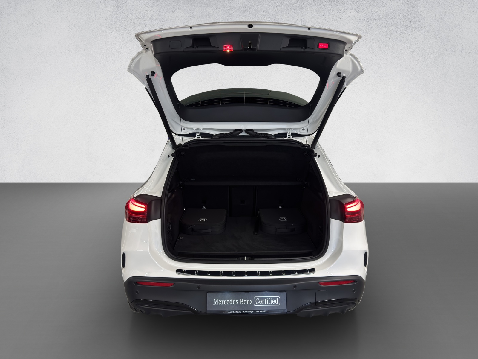 MERCEDES-BENZ EQA 350 AMG Line 4Matic Swiss Star-image-8