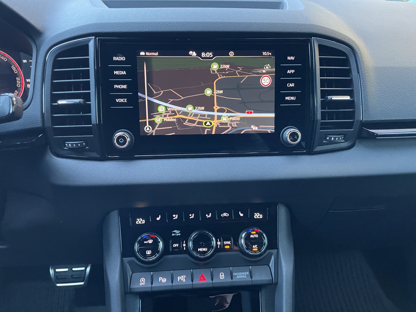 SKODA Karoq 2.0 TSI SportLine 4x4 DSG-image-12