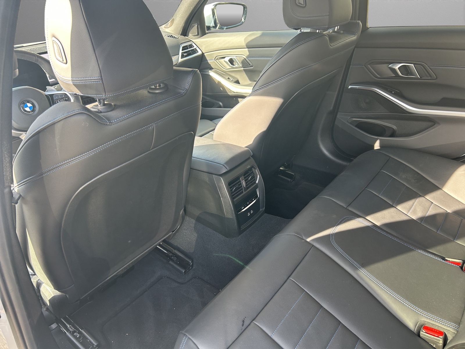BMW 320d xDrive 48V Steptronic M Sport-image-21