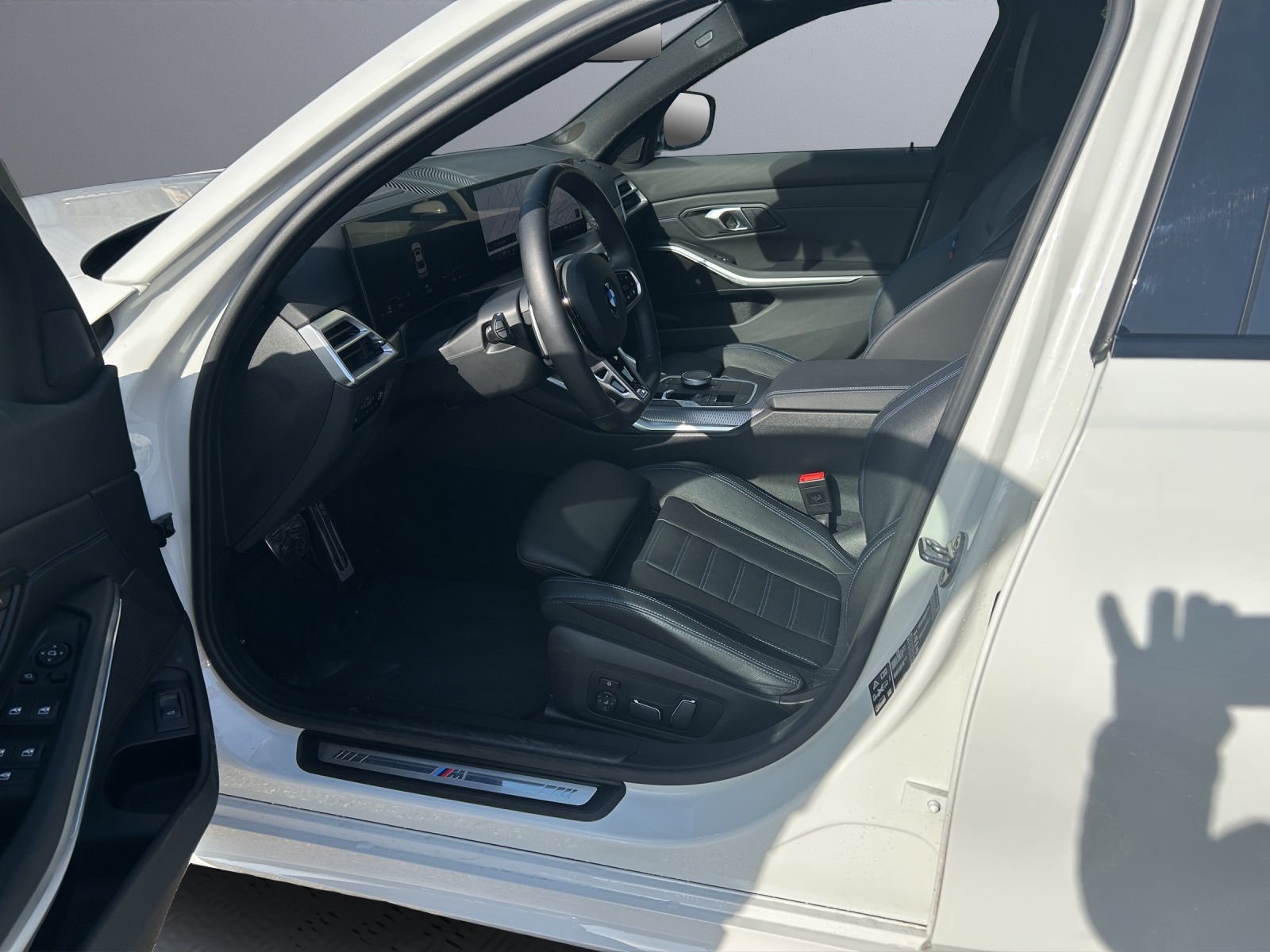 BMW 320d xDrive 48V Steptronic M Sport-image-17