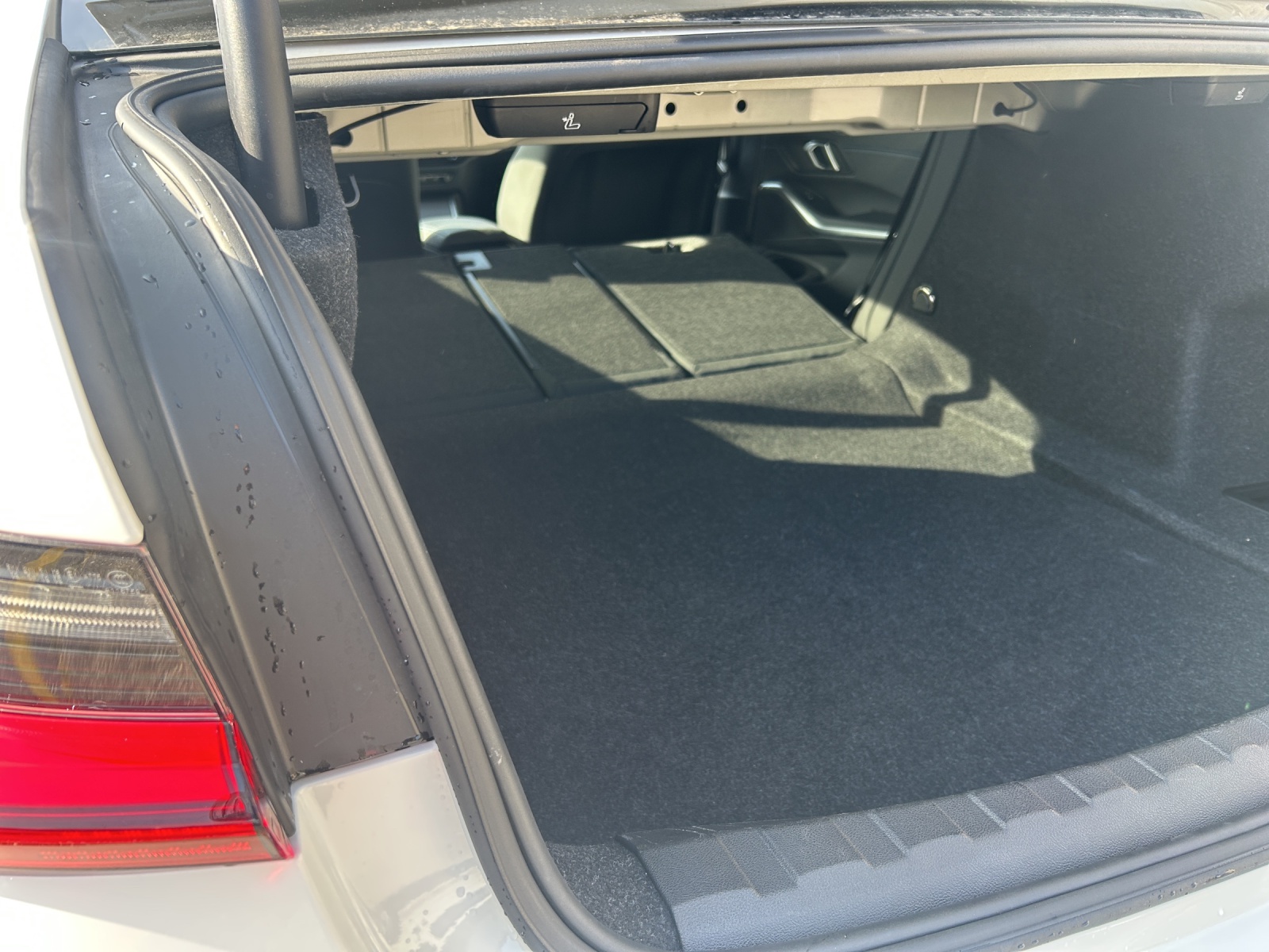 BMW 320d xDrive 48V Steptronic M Sport-image-13