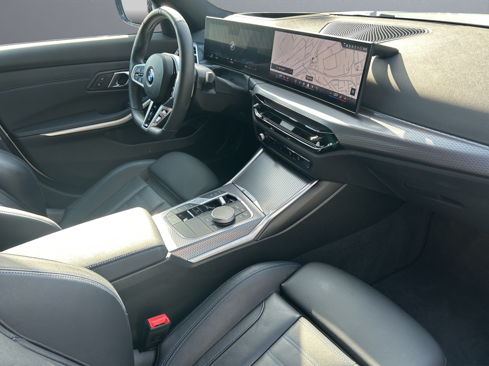 BMW 320d xDrive 48V Steptronic M Sport-image-16