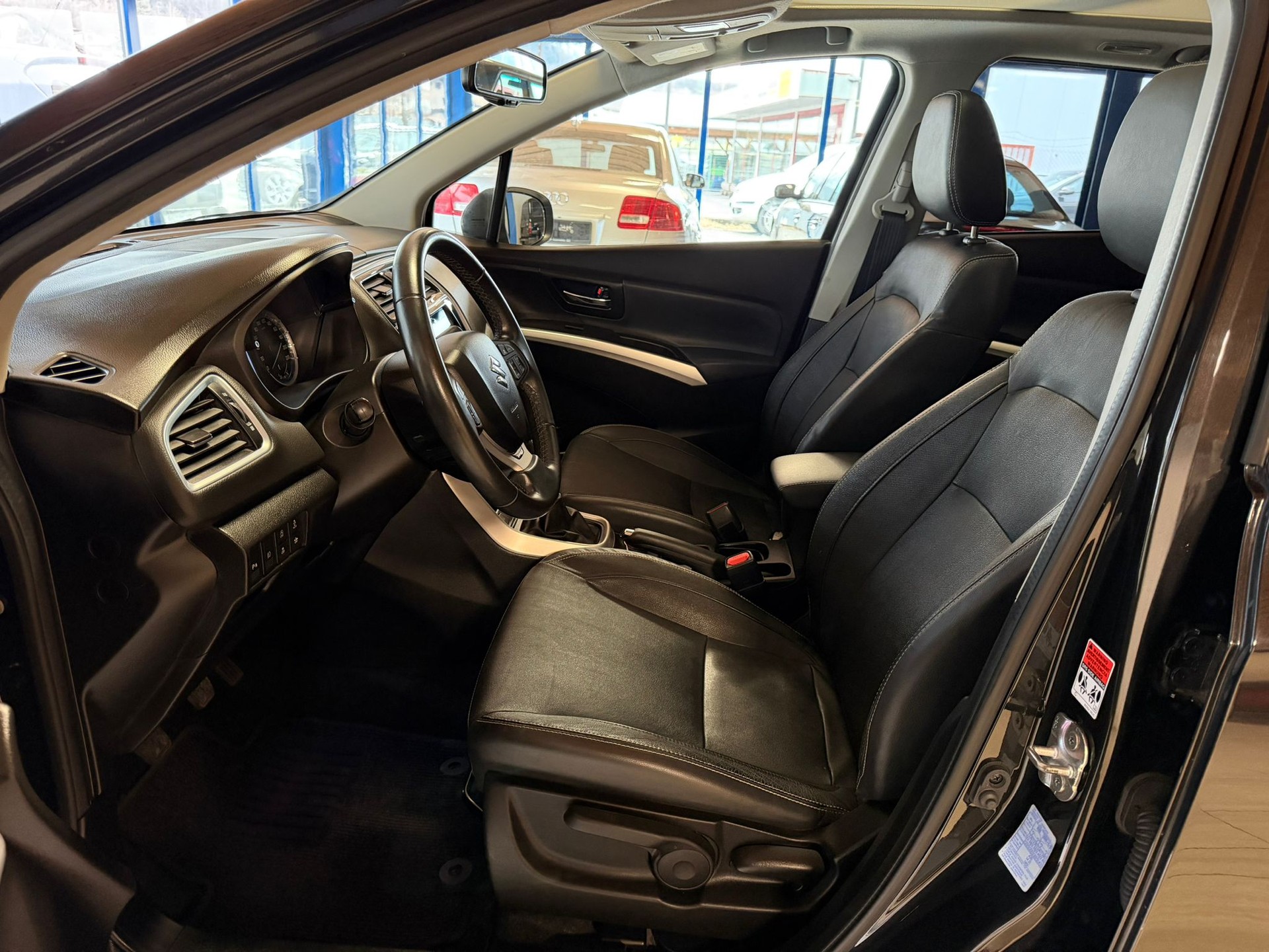 SUZUKI SX4 S-Cross 1.4 16V Generation Hybrid 4WD-image-10