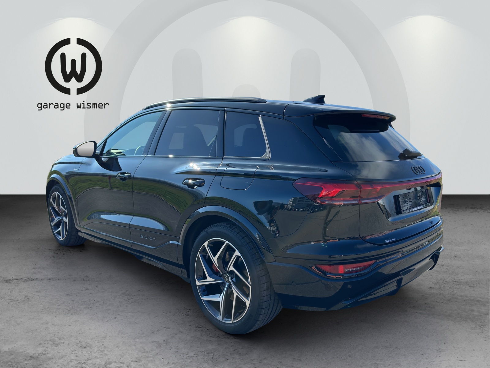 AUDI Q6 e-tron quattro-image-2