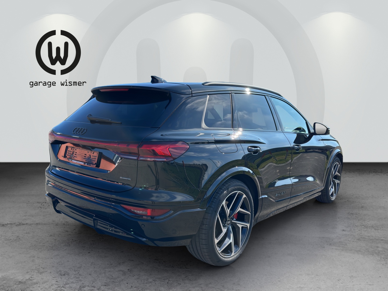 AUDI Q6 e-tron quattro-image-3