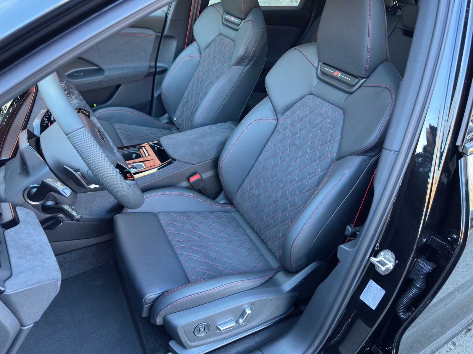 AUDI Q6 e-tron quattro-image-11