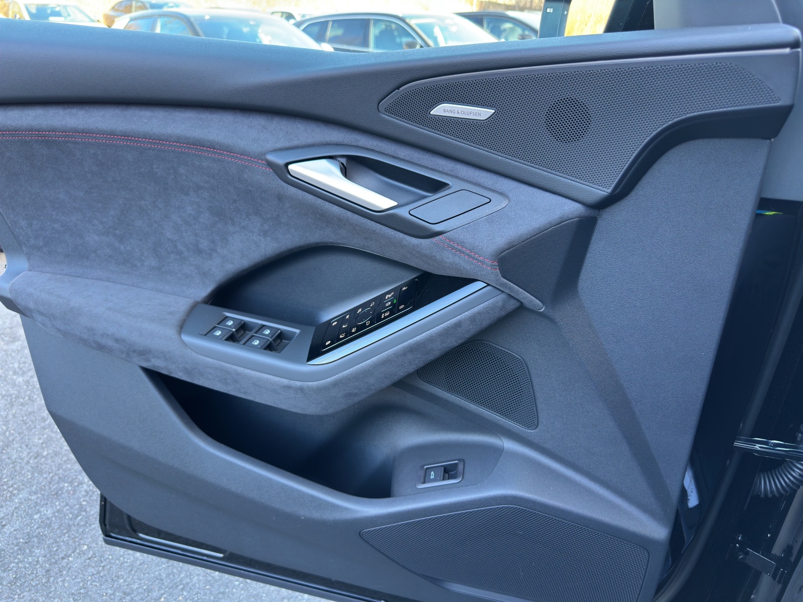 AUDI Q6 e-tron quattro-image-16