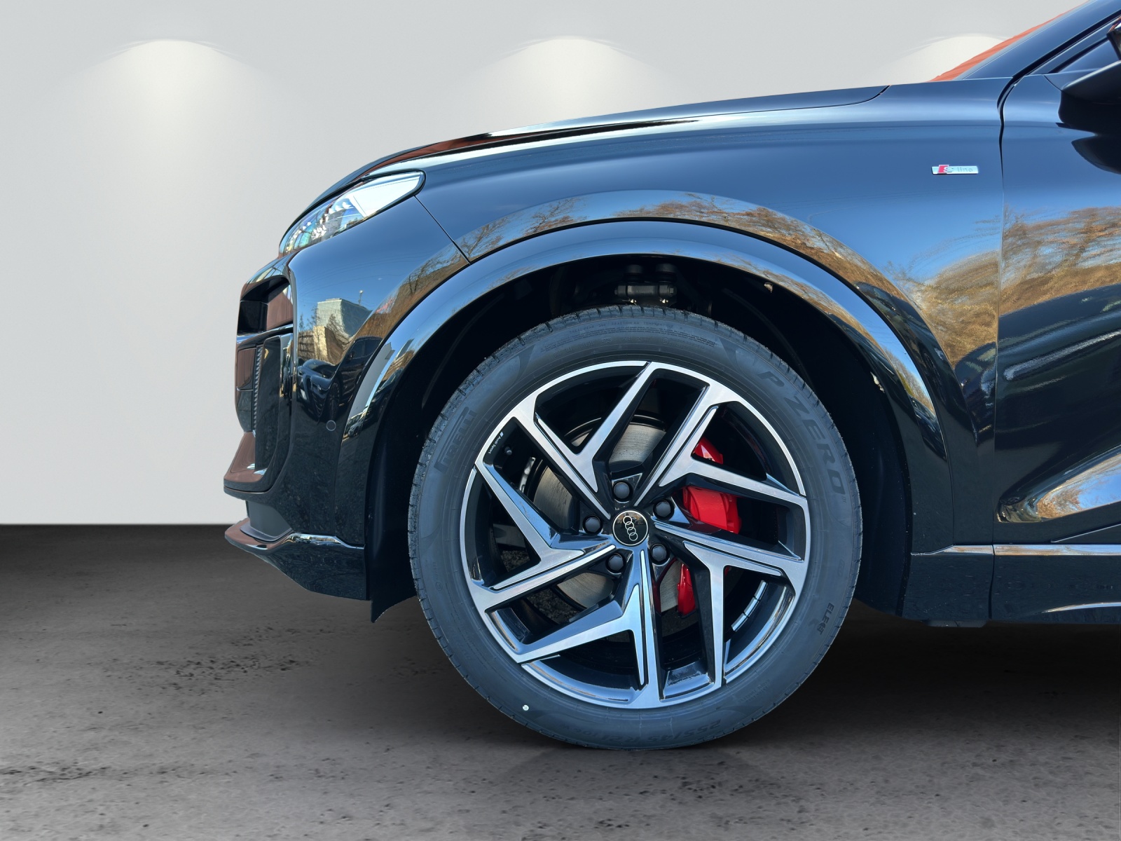 AUDI Q6 e-tron quattro-image-10